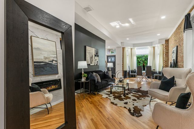 6450 S Greenwood Avenue, Chicago, IL 60637