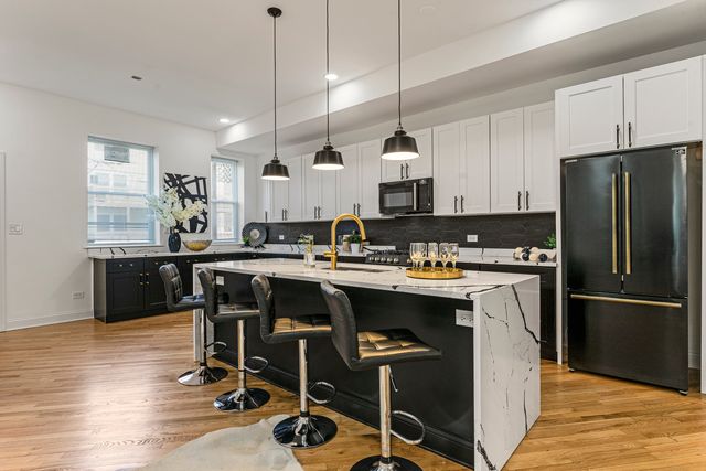 6450 S Greenwood Avenue, Chicago, IL 60637
