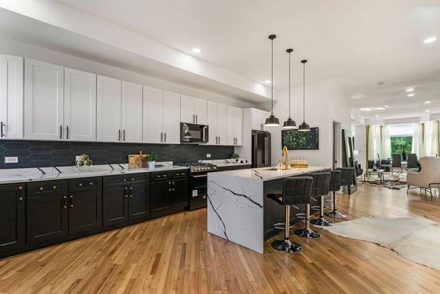 6450 S Greenwood Avenue, Chicago, IL 60637