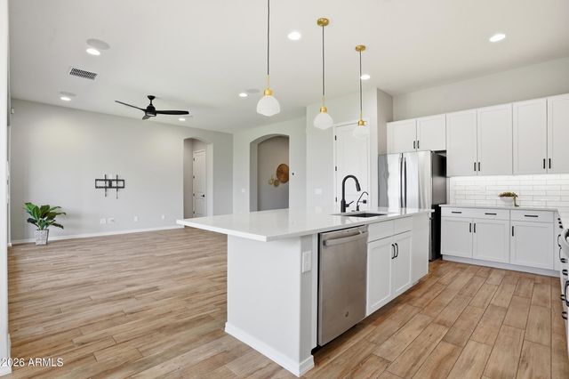 2831 W CHEVELON Drive, San Tan Valley, AZ 85144