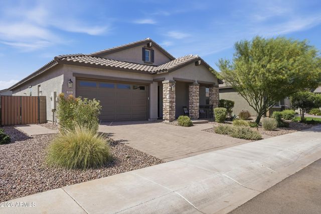 2831 W CHEVELON Drive, San Tan Valley, AZ 85144