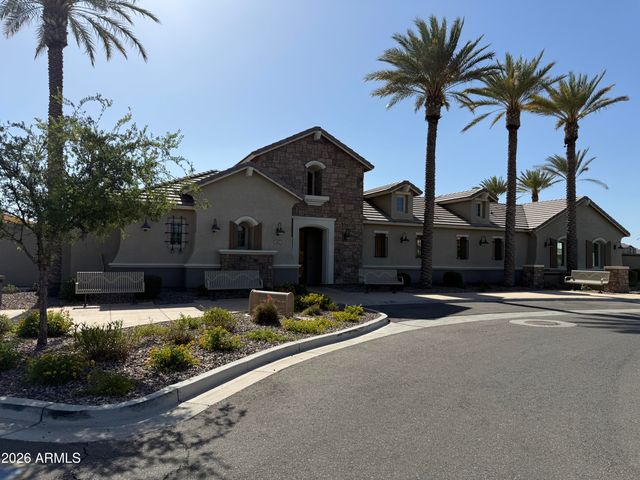 2831 W CHEVELON Drive, San Tan Valley, AZ 85144