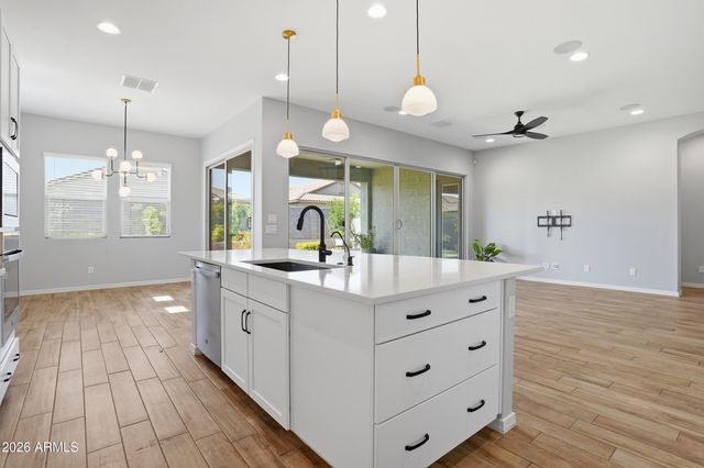 2831 W CHEVELON Drive, San Tan Valley, AZ 85144