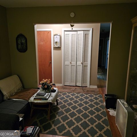 102 Shelia DR., Warner Robins, GA 31088