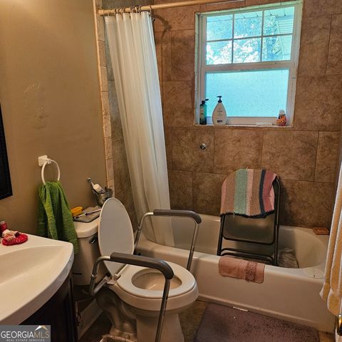 102 Shelia DR., Warner Robins, GA 31088