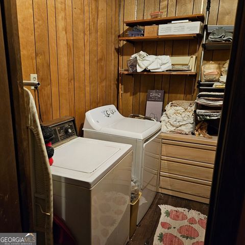 102 Shelia DR., Warner Robins, GA 31088