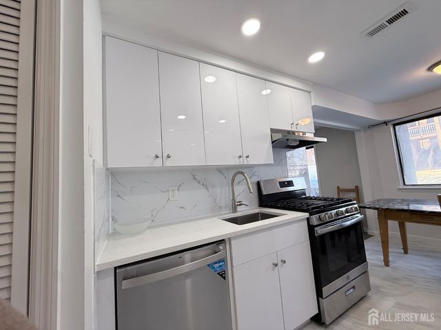 513 Edison Glen Terrace, Edison, NJ 08837