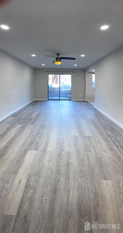 513 Edison Glen Terrace, Edison, NJ 08837