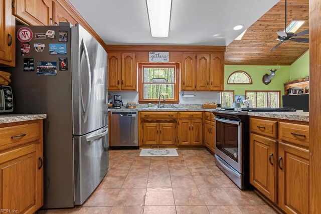 609 Murphys Mill RD, Suffolk, VA 23434