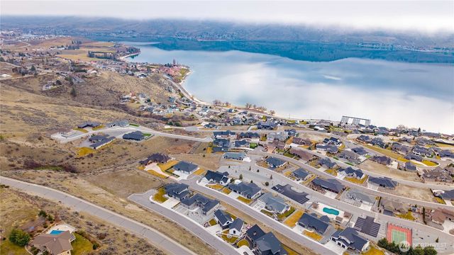 126 Mira Vista Drive, Chelan, WA 98816