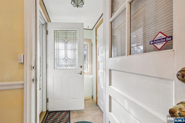 114 Crescent Avenue, Waldwick, NJ 07463