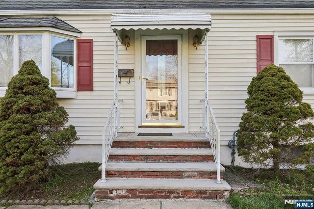 114 Crescent Avenue, Waldwick, NJ 07463