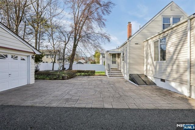 114 Crescent Avenue, Waldwick, NJ 07463