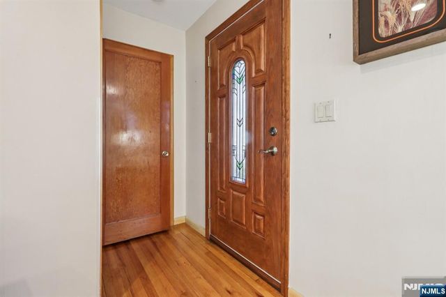 114 Crescent Avenue, Waldwick, NJ 07463