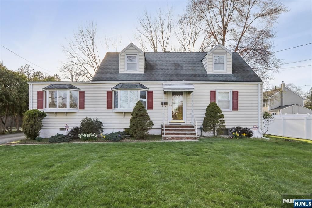 114 Crescent Avenue, Waldwick, NJ 07463