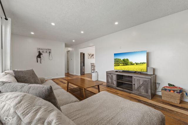 1154 Mullinix Road, Greenwood, IN 46143