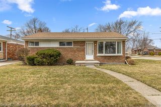 32819 Jefferson Avenue, Saint Clair Shores, MI 48082