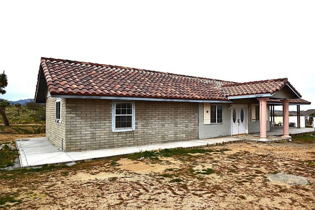 Image 2 of property listing at 8425 Indio Avenue, Yucca Valley, CA 92284