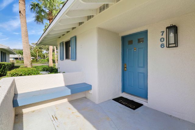 706 Club Drive, Palm Beach Gardens, FL 33418