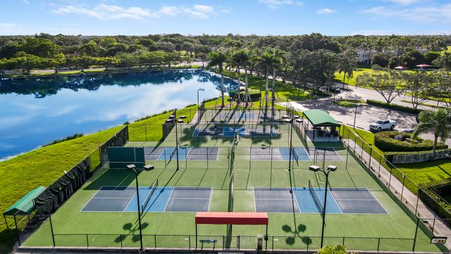 706 Club Drive, Palm Beach Gardens, FL 33418