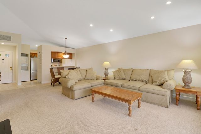 706 Club Drive, Palm Beach Gardens, FL 33418