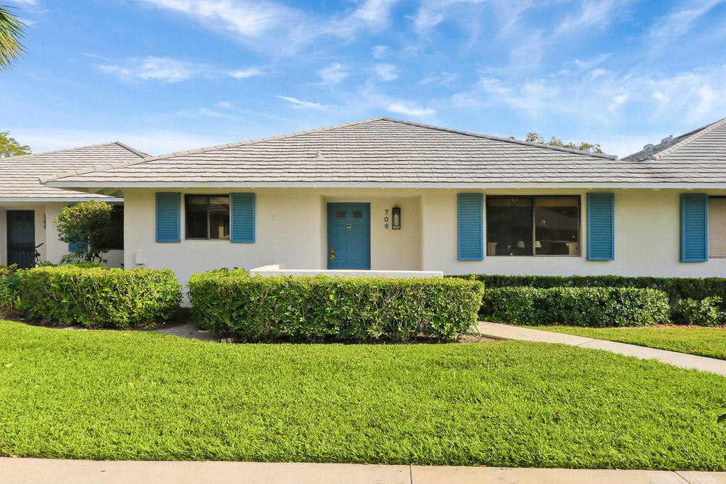 706 Club Drive, Palm Beach Gardens, FL 33418