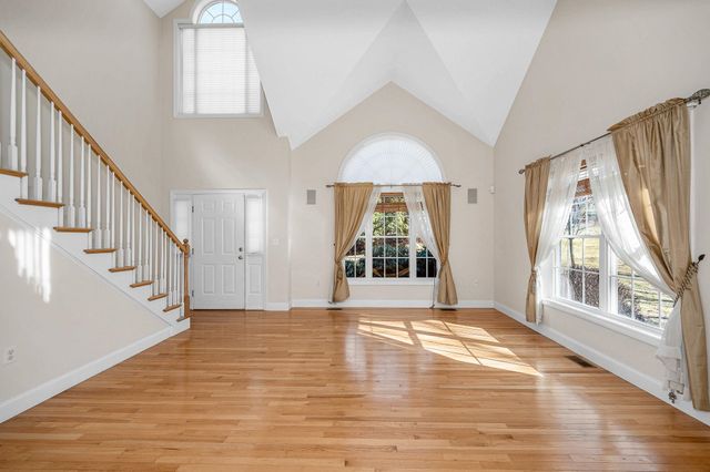 2 Prestwick Trail, Nashua, NH 03062