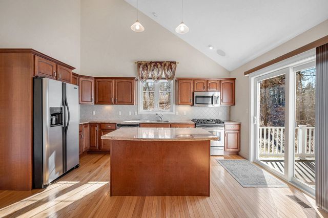 2 Prestwick Trail, Nashua, NH 03062