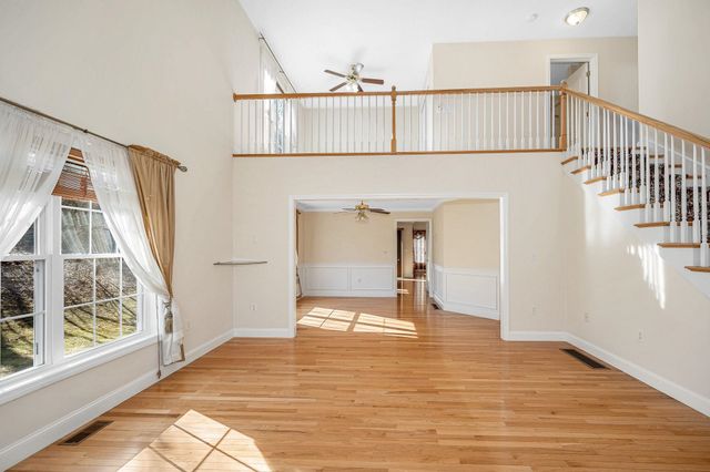 2 Prestwick Trail, Nashua, NH 03062