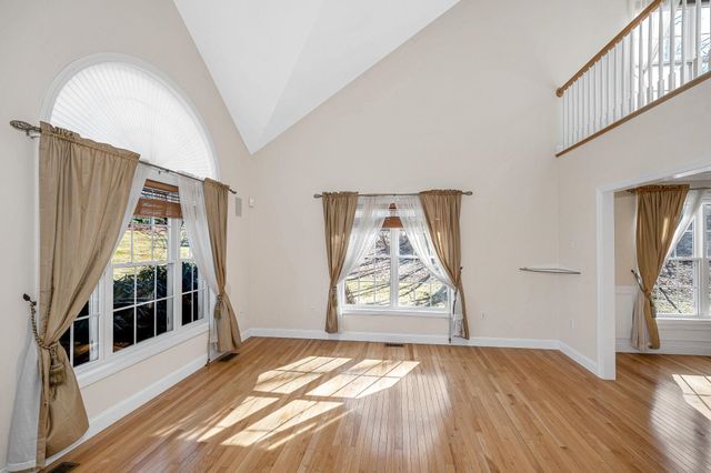 2 Prestwick Trail, Nashua, NH 03062