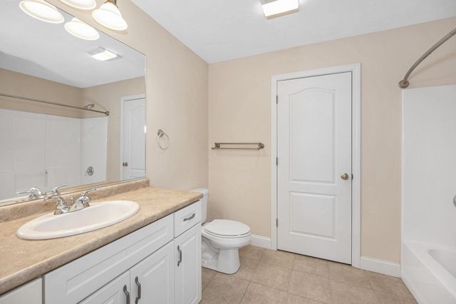 2 Prestwick Trail, Nashua, NH 03062