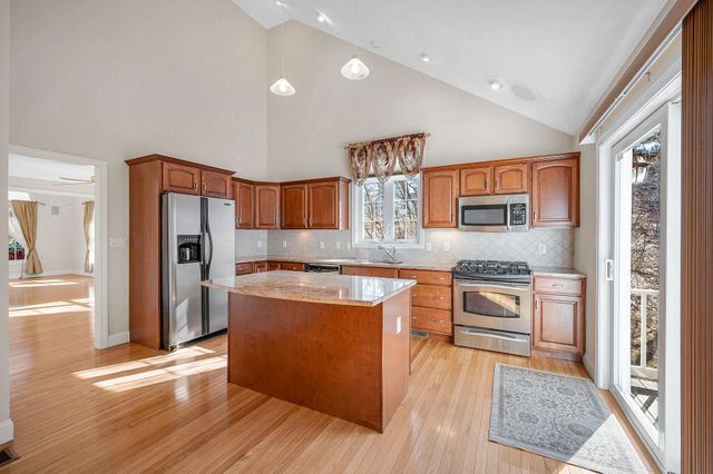 2 Prestwick Trail, Nashua, NH 03062