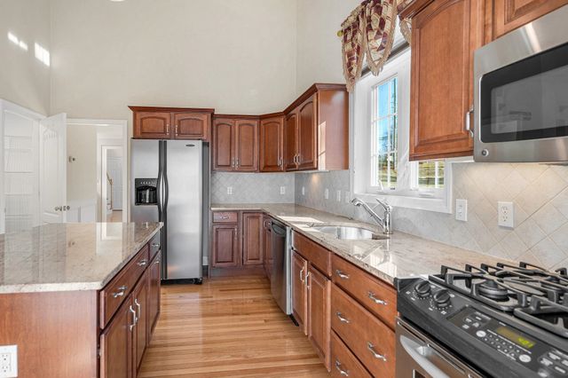 2 Prestwick Trail, Nashua, NH 03062