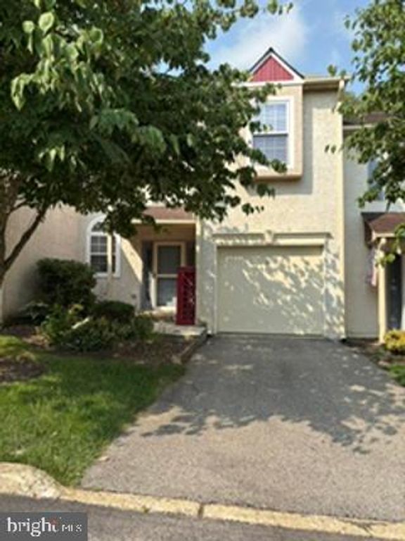 31 VIBURNUM CT, Lafayette Hill, PA 19444