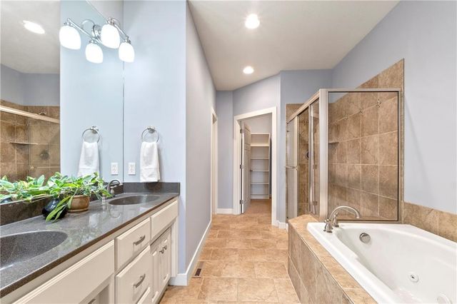 7807 W 158th Terrace, Overland Park, KS 66223