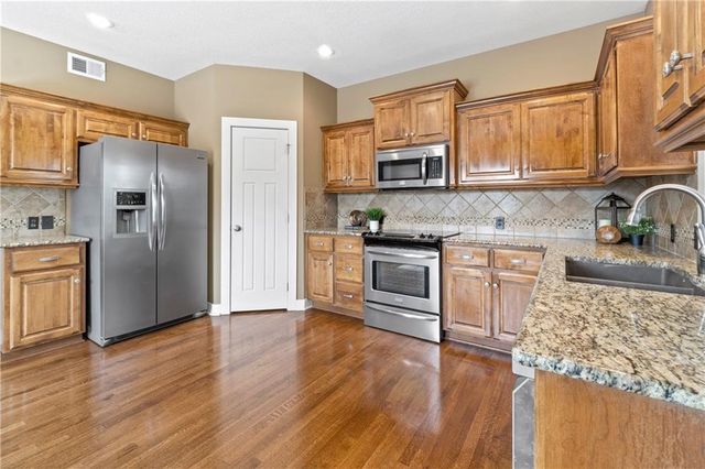 7807 W 158th Terrace, Overland Park, KS 66223