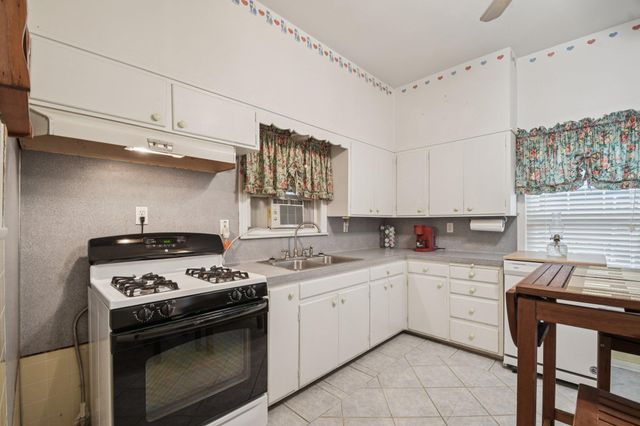 611 N Main ST, Elgin, TX 78621