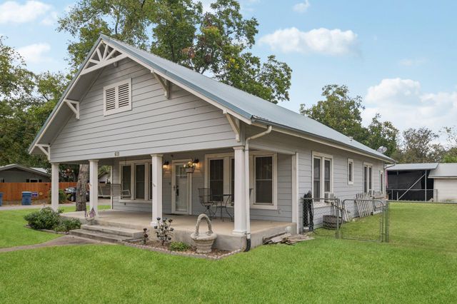 611 N Main ST, Elgin, TX 78621