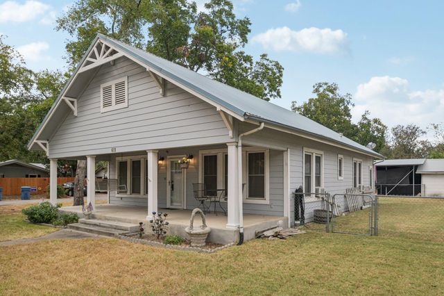 611 N Main ST, Elgin, TX 78621