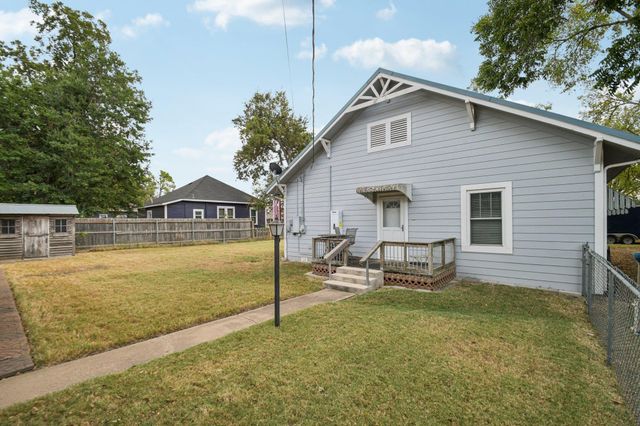 611 N Main ST, Elgin, TX 78621