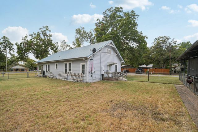 611 N Main ST, Elgin, TX 78621