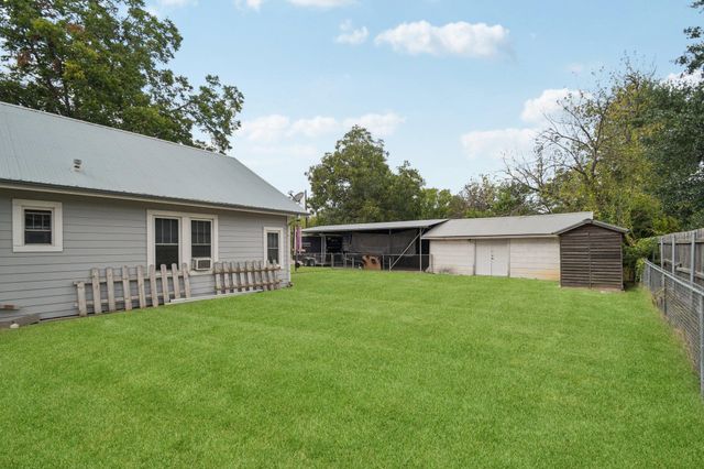 611 N Main ST, Elgin, TX 78621