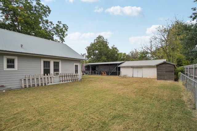 611 N Main ST, Elgin, TX 78621