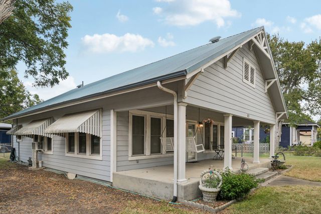611 N Main ST, Elgin, TX 78621