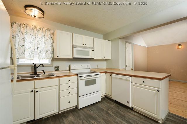 2618 Kanawha Terrace, St Albans, WV 25177