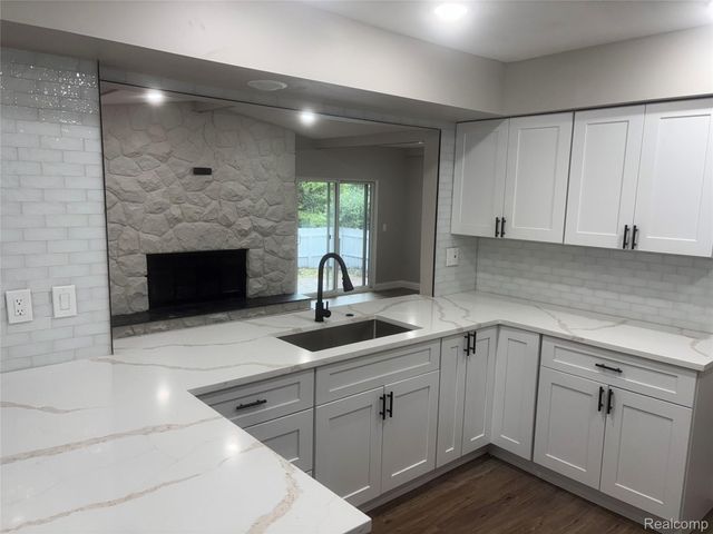 29621 Fernhill Drive, Farmington, MI 48334