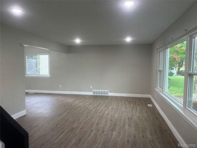 29621 Fernhill Drive, Farmington, MI 48334