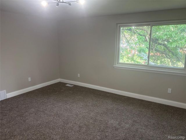 29621 Fernhill Drive, Farmington, MI 48334