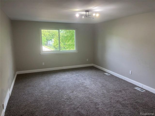 29621 Fernhill Drive, Farmington, MI 48334