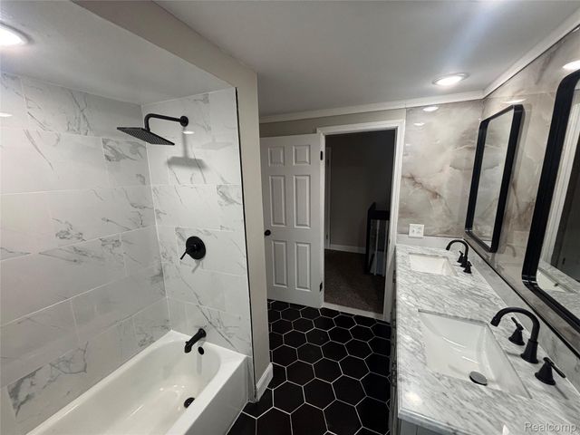 29621 Fernhill Drive, Farmington, MI 48334